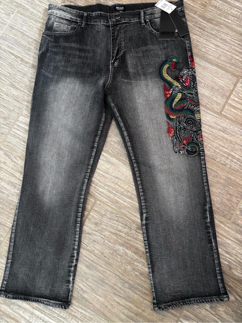 Men’s  Black Washed Jeans with Snake & Tiger Embroidery NWT 38x30